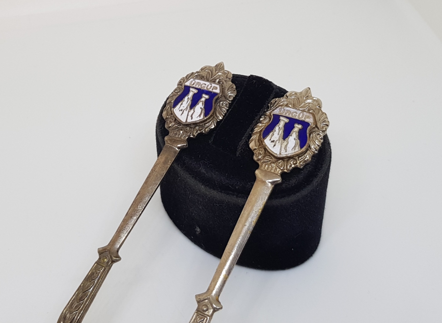 ÜRGÜP PERİBACALARI TEMALI MİNELİ BİR ÇİFT ÇAY KAŞIĞI