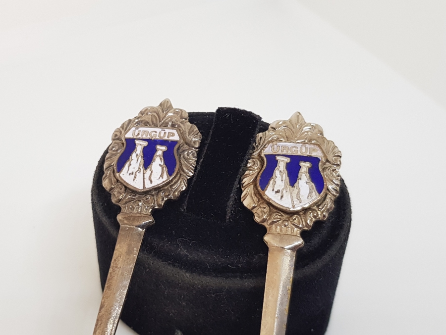 ÜRGÜP PERİBACALARI TEMALI MİNELİ BİR ÇİFT ÇAY KAŞIĞI