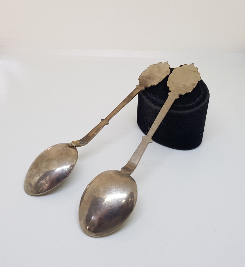 ÜRGÜP PERİBACALARI TEMALI MİNELİ BİR ÇİFT ÇAY KAŞIĞI