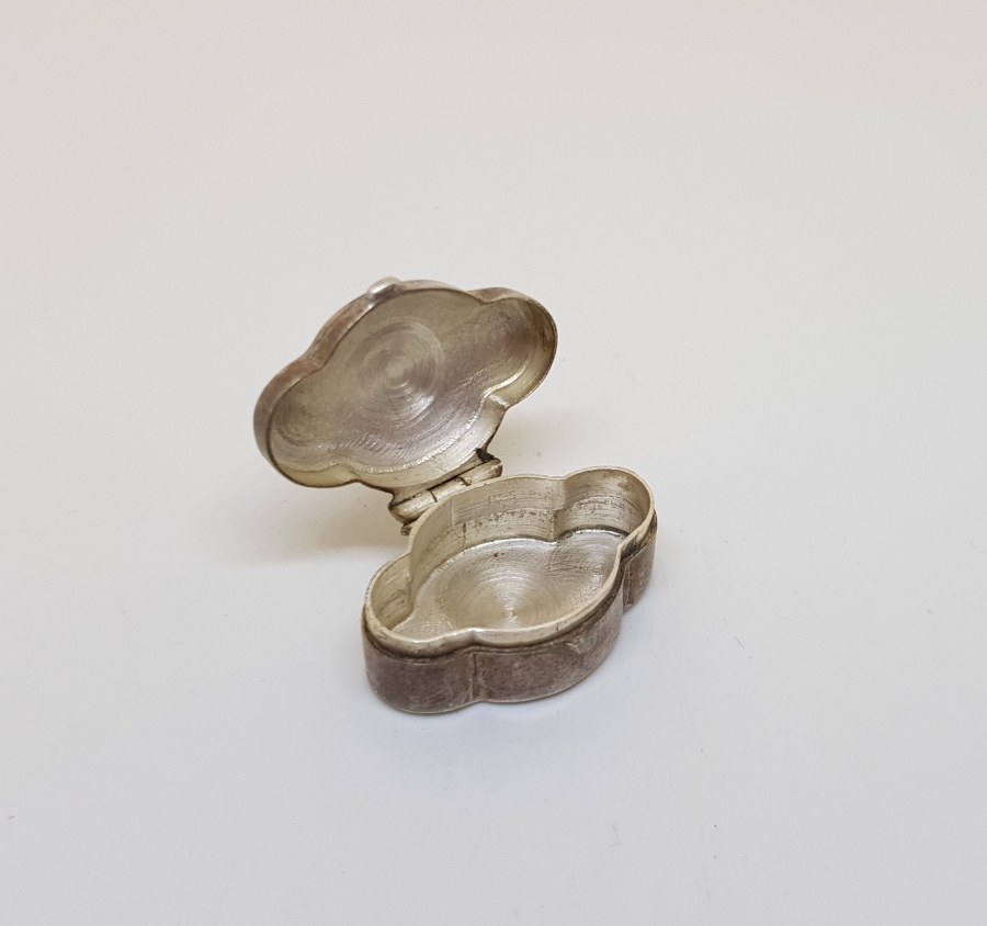 GÜMÜŞ ENFİYE KUTUSU