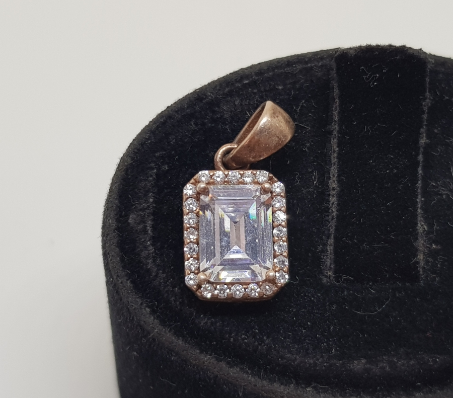 BAGET TAŞLI GÜMÜŞ KOLYE UCU