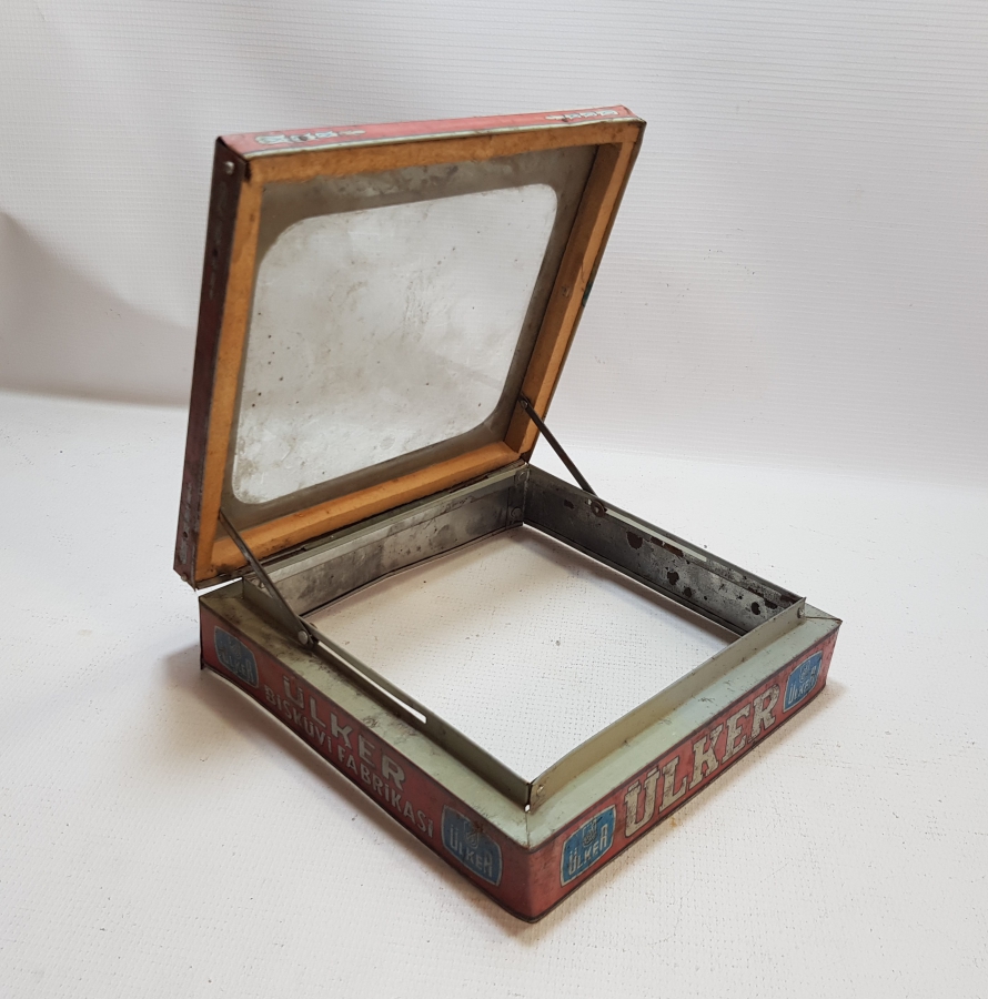 ESKİ BAKKALİYE: ÜLKER BİSKÜVİLERİ KUTUSU KAPAĞI