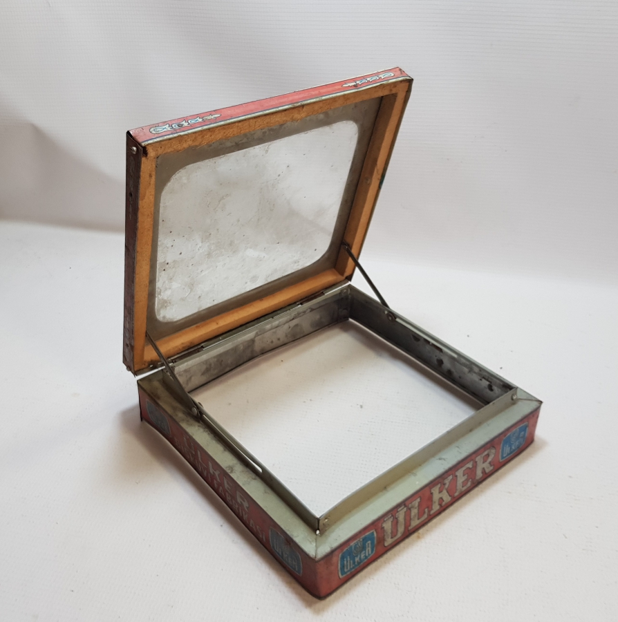 ESKİ BAKKALİYE: ÜLKER BİSKÜVİLERİ KUTUSU KAPAĞI