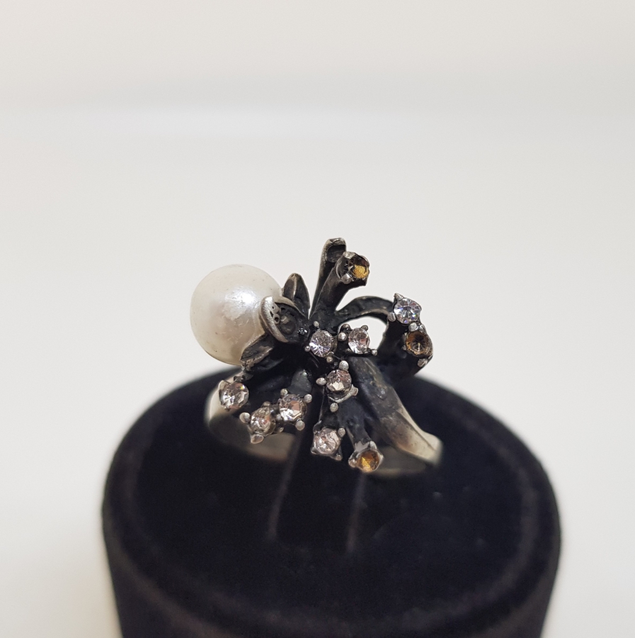 ZİRKON TAŞLI VE İNCİLİ GÜMÜŞ YÜZÜK