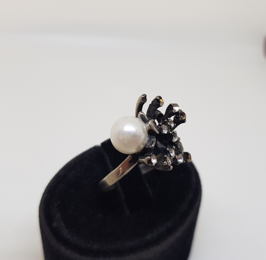 ZİRKON TAŞLI VE İNCİLİ GÜMÜŞ YÜZÜK