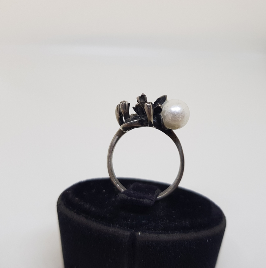 ZİRKON TAŞLI VE İNCİLİ GÜMÜŞ YÜZÜK