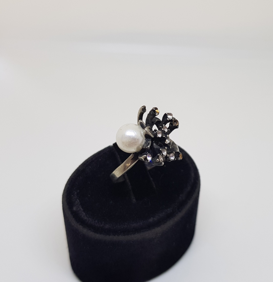 ZİRKON TAŞLI VE İNCİLİ GÜMÜŞ YÜZÜK