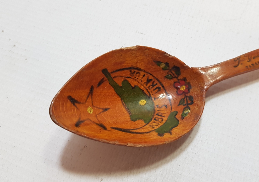 KIBRIS TÜRKTÜR YAZILI VE KIBRIS HARİTALI AHŞAP KAŞIK