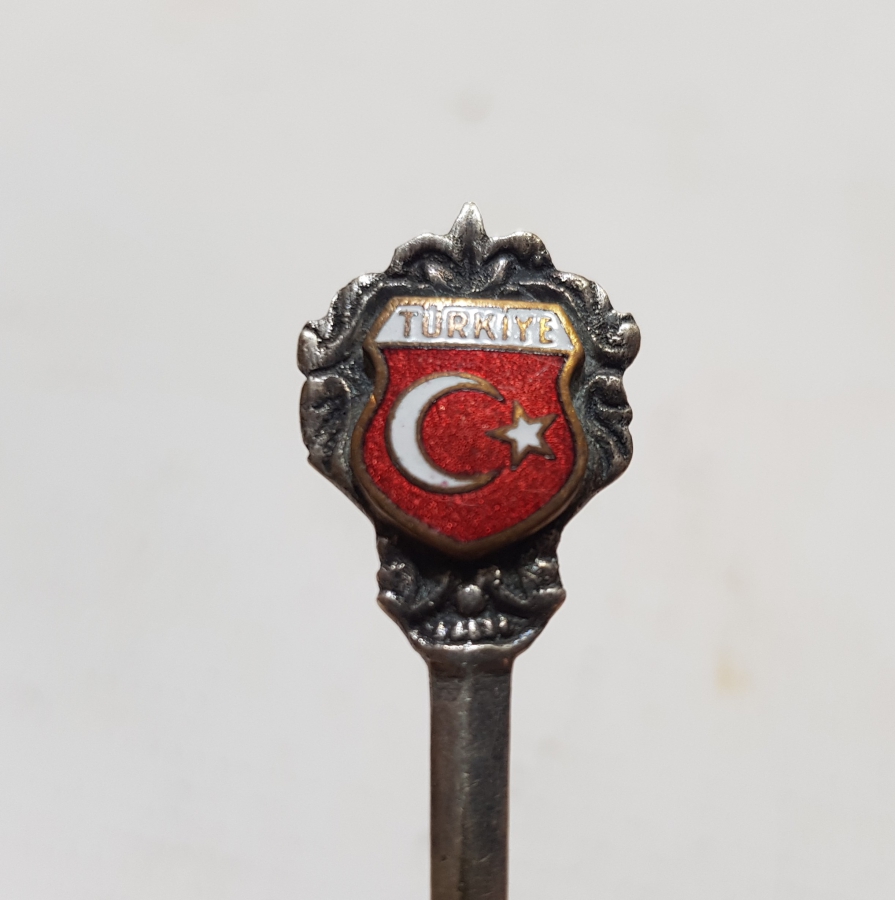 AY YILDIZ BAYRAKLI VE TÜRKİYE YAZILI MİNELİ GÜMÜŞ ÇAY KAŞIĞI