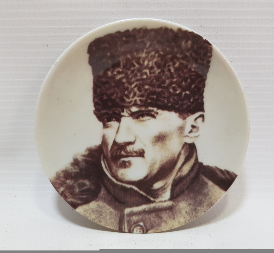 ATATÜRK RESİMLİ PORSELEN DUVAR TABAĞI