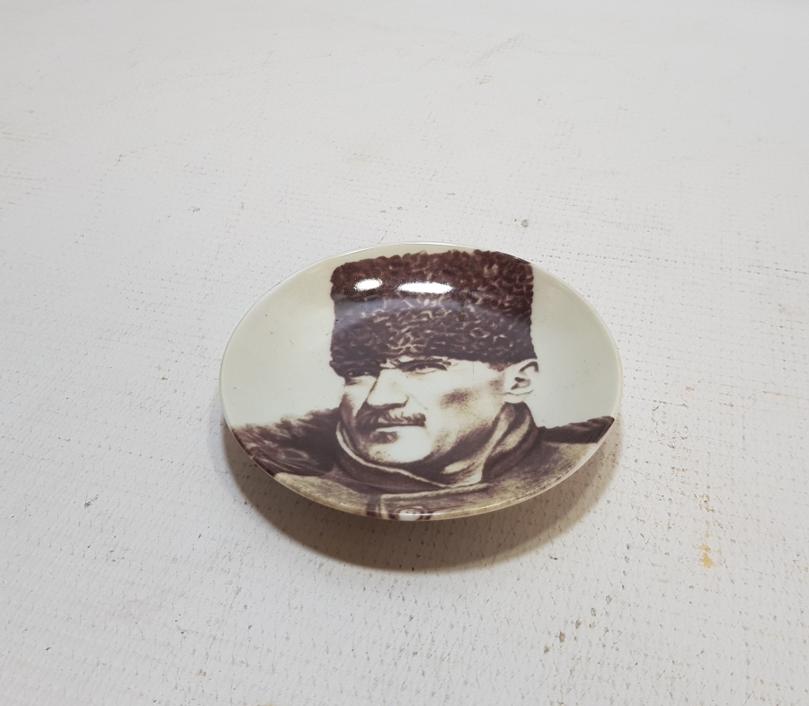 ATATÜRK RESİMLİ PORSELEN DUVAR TABAĞI