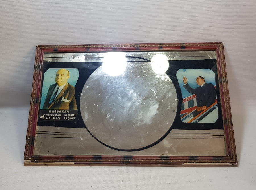 ADNAN MENDERES VE SÜLEYMAN DEMİREL GÖRSELLİ EL YAPIMI ANTİKA AYNA PANO