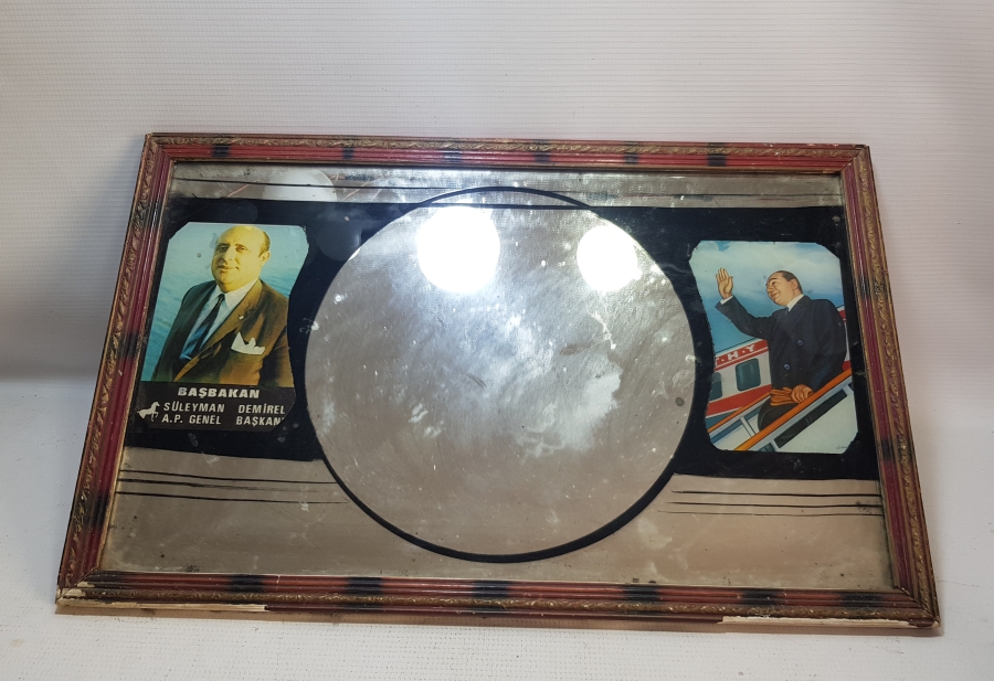 ADNAN MENDERES VE SÜLEYMAN DEMİREL GÖRSELLİ EL YAPIMI ANTİKA AYNA PANO