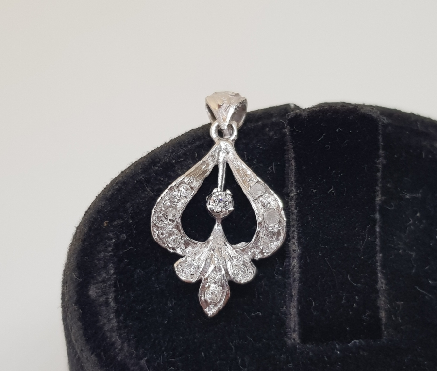 PIRLANTA VE ELMAS TAŞLI ÖZEL YAPIM KOLYE UCU