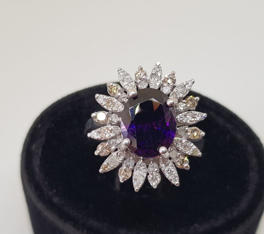 GÜNEŞ MODELİ SAFİR VE PIRLANTA TAŞLI YÜZÜK