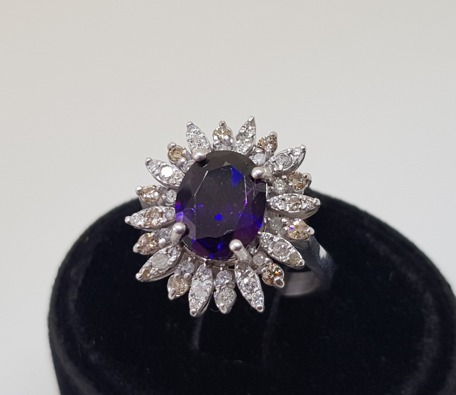 GÜNEŞ MODELİ SAFİR VE PIRLANTA TAŞLI YÜZÜK