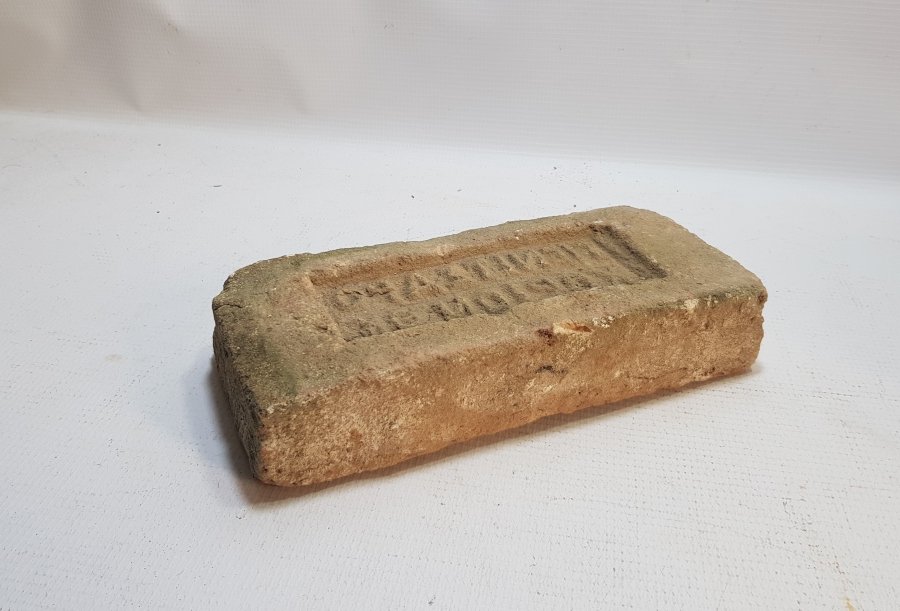 ÜZERİ RUMCA YAZILI OSMANLI DÖNEMİ RUM TUĞLA