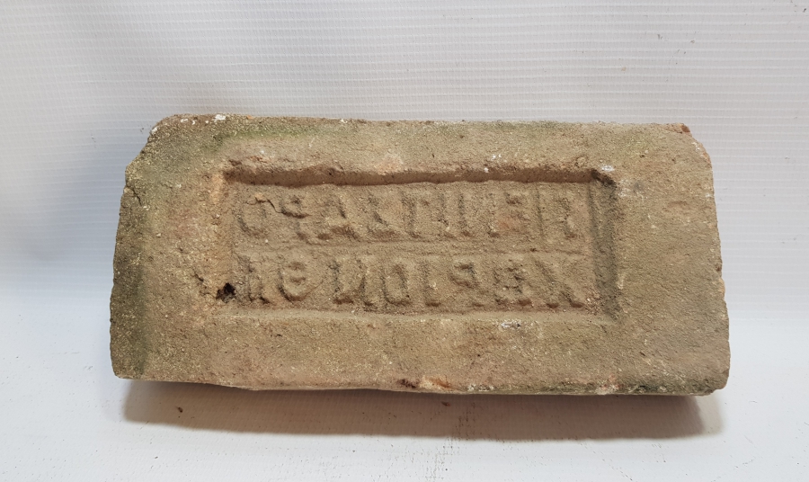 ÜZERİ RUMCA YAZILI OSMANLI DÖNEMİ RUM TUĞLA