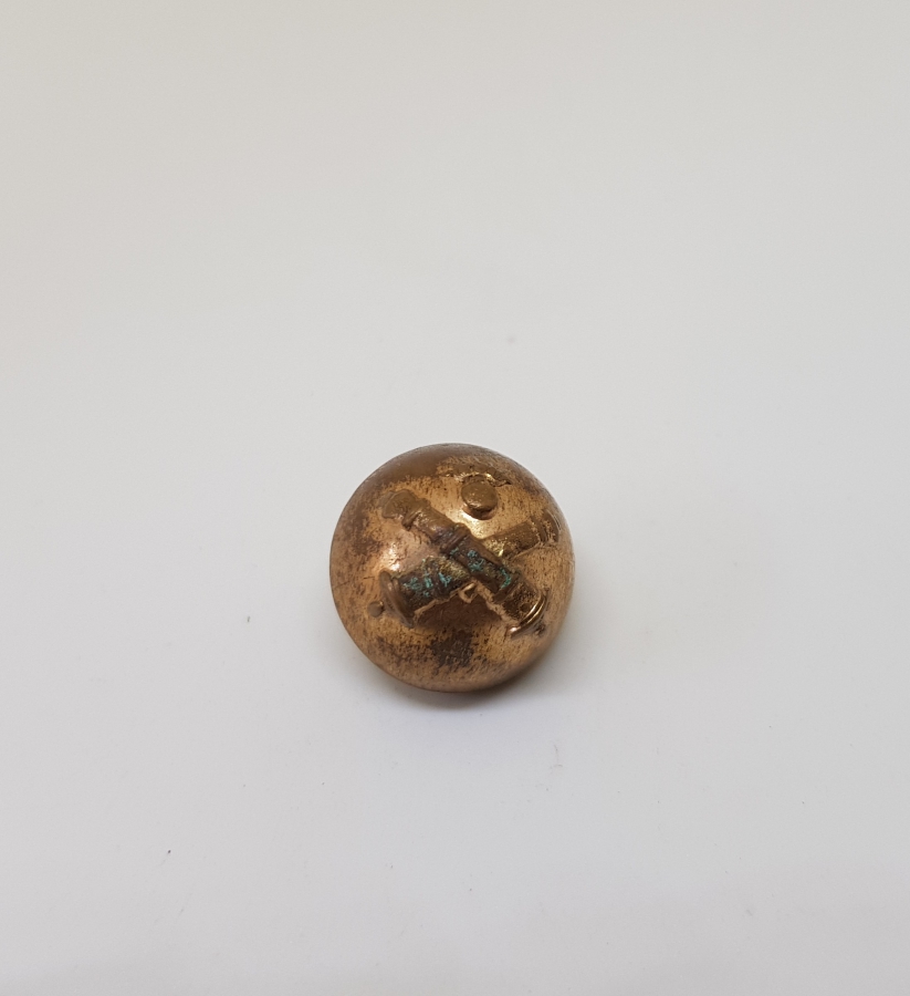 ÜZERİ TOMBAK İŞÇİLİKLİ OSMANLI TOPÇU SUBAY DÜĞMESİ