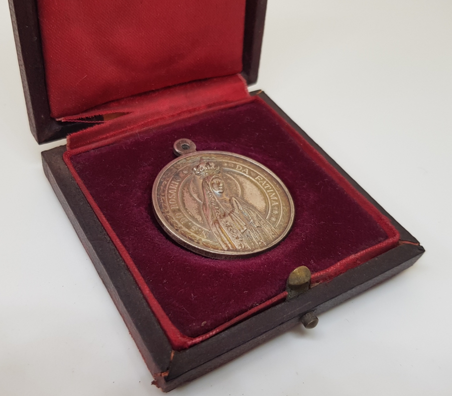 ORJİNAL KUTUSUNDA ROSARİO DA FATIMA GÜMÜŞ MADALYON