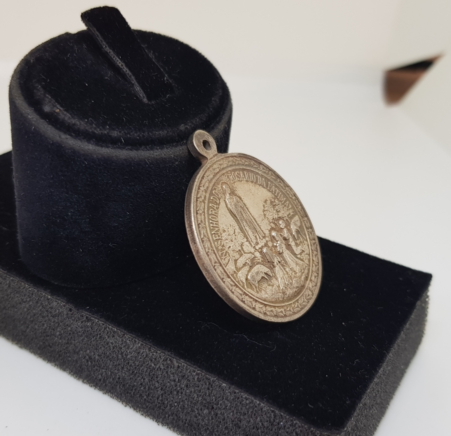 ORJİNAL KUTUSUNDA ROSARİO DA FATIMA GÜMÜŞ MADALYON