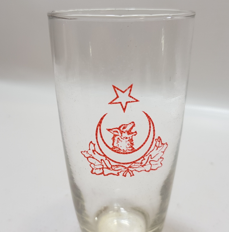 CUMHURİYET BAŞLARI ÇOK NADİR ÜZERİ BOZKURT VE AY YILDIZLI BARDAK