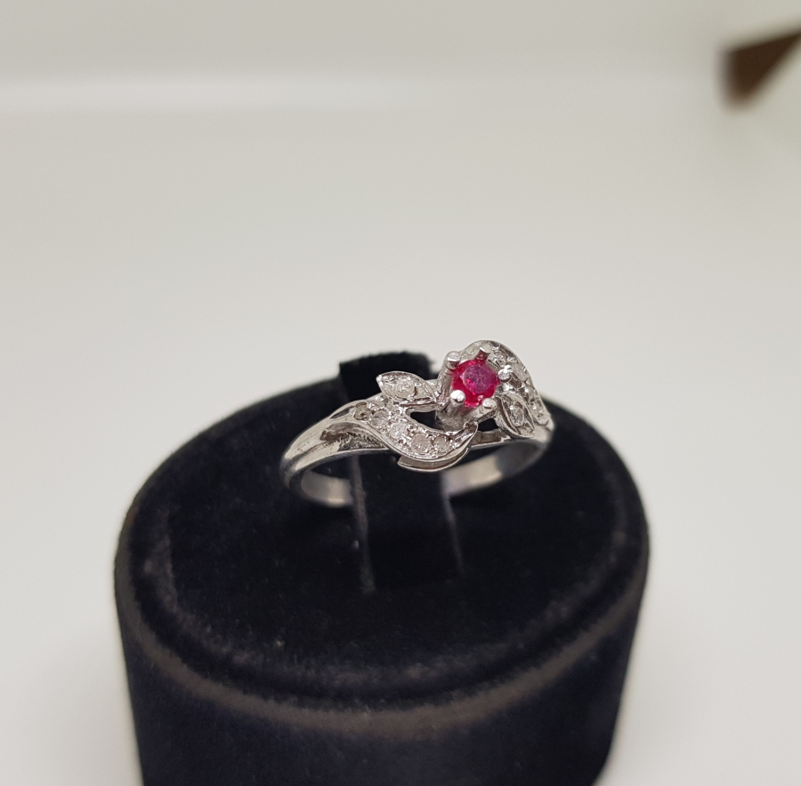 YAKUT VE PIRLANTA TAŞLI SALYANGOZ MODEL YÜZÜK