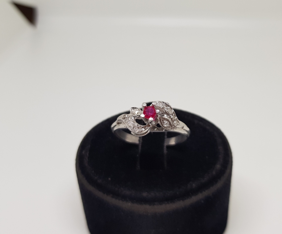 YAKUT VE PIRLANTA TAŞLI SALYANGOZ MODEL YÜZÜK