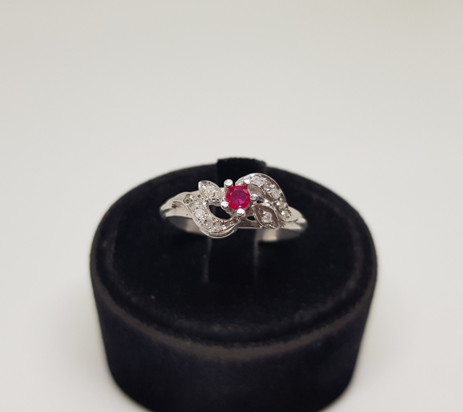 YAKUT VE PIRLANTA TAŞLI SALYANGOZ MODEL YÜZÜK