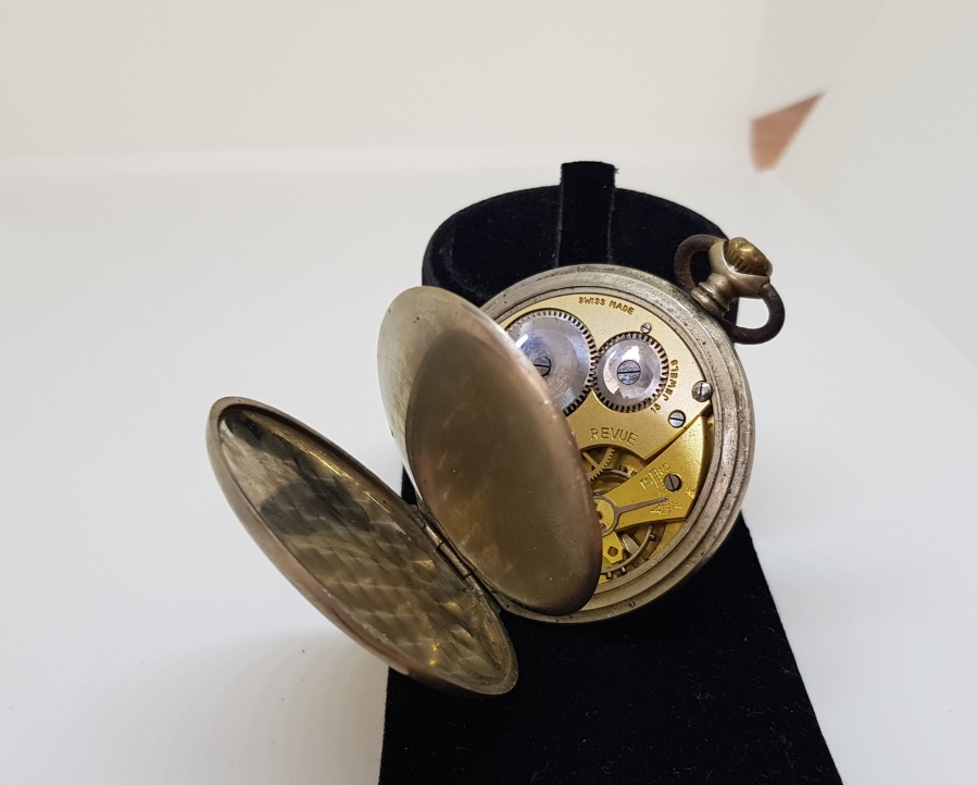 ÇİL KADRANLI REVUE MARKA İSVİÇRE YAPIMI CEP SAATİ