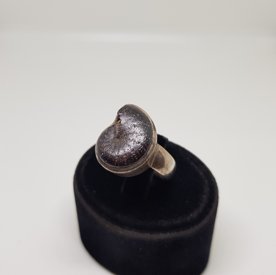 ÜZERİ FOSİLLİ ÖZEL YAPIM GÜMÜŞ AVRUPA YÜZÜK