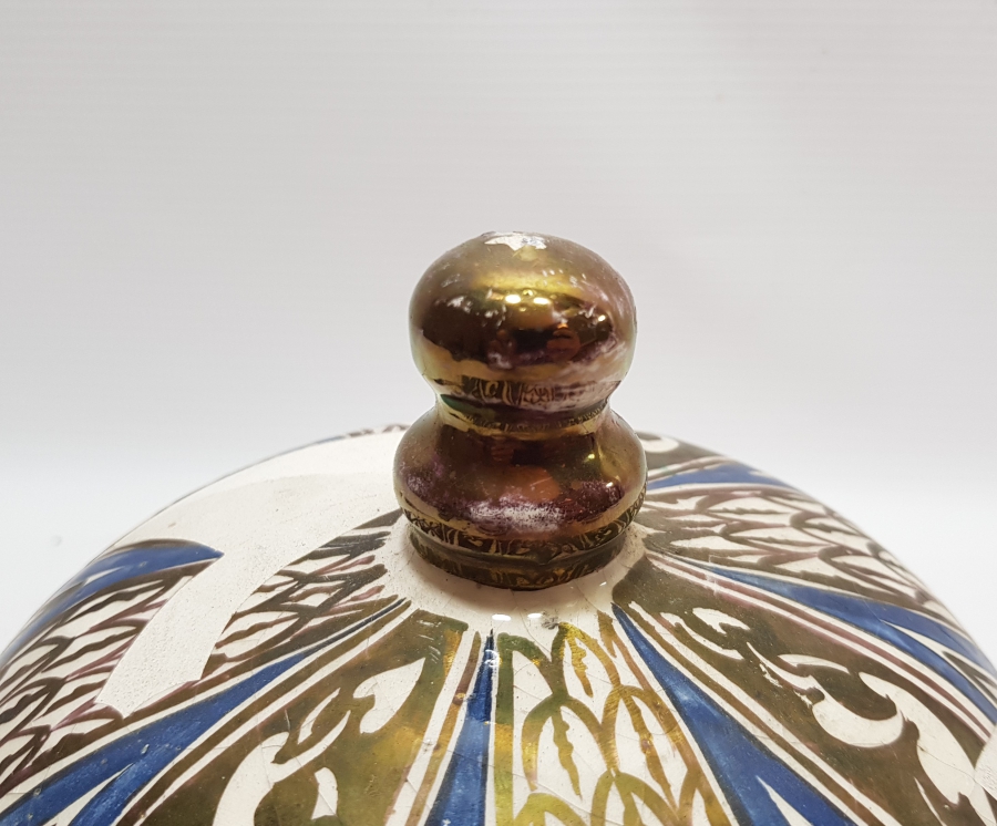 NADİR FORMDA EL BOYAMA İŞÇİLİKLİ 1800 BAŞLARI BÜYÜK BOY KÜTAHYA TOPRAK LENGER KAPAĞI