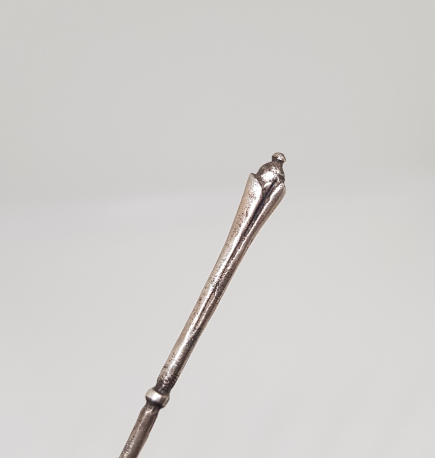 ÜST KISMI LALE FORMUNDA OSMANLI DÖNEMİ GÜMÜŞ İĞNE