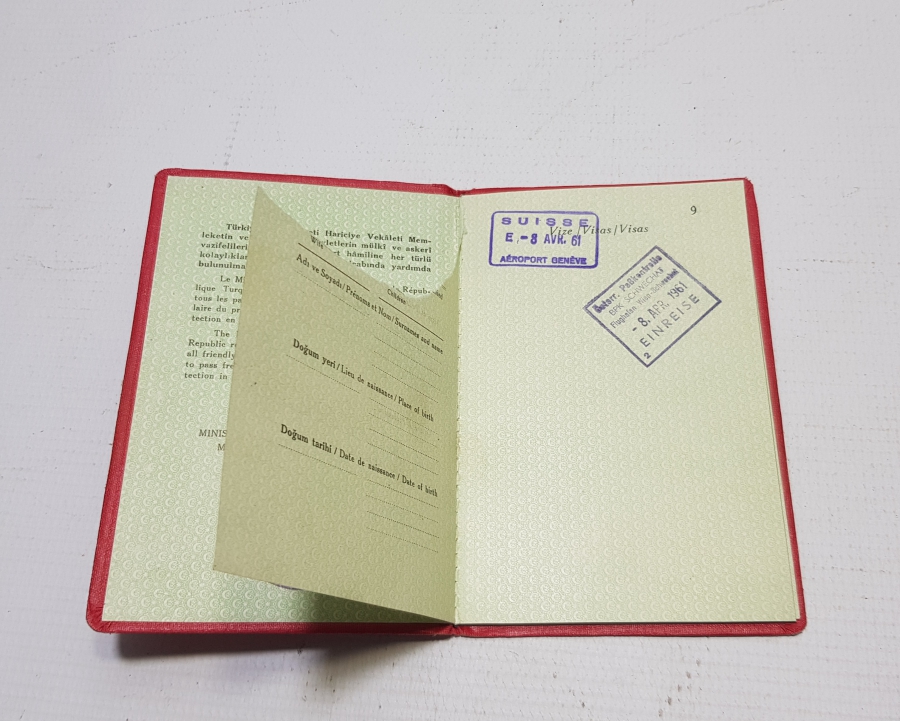 1960LARDAN NADİR DİPLOMATİK PASAPORT