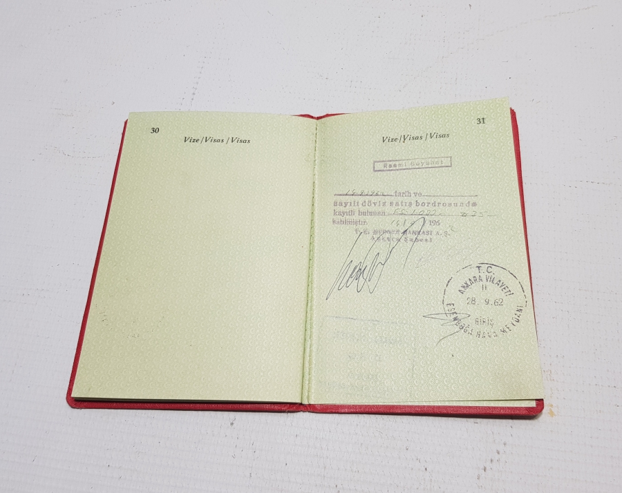 1960LARDAN NADİR DİPLOMATİK PASAPORT