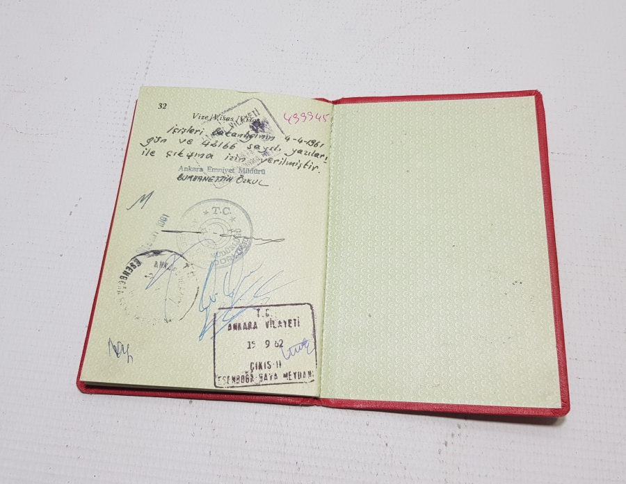 1960LARDAN NADİR DİPLOMATİK PASAPORT