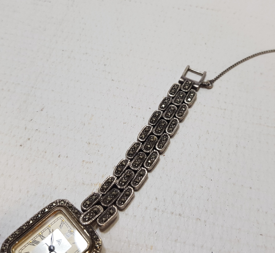 MARGAZİT TAŞLI GÜMÜŞ KOL SAATİ