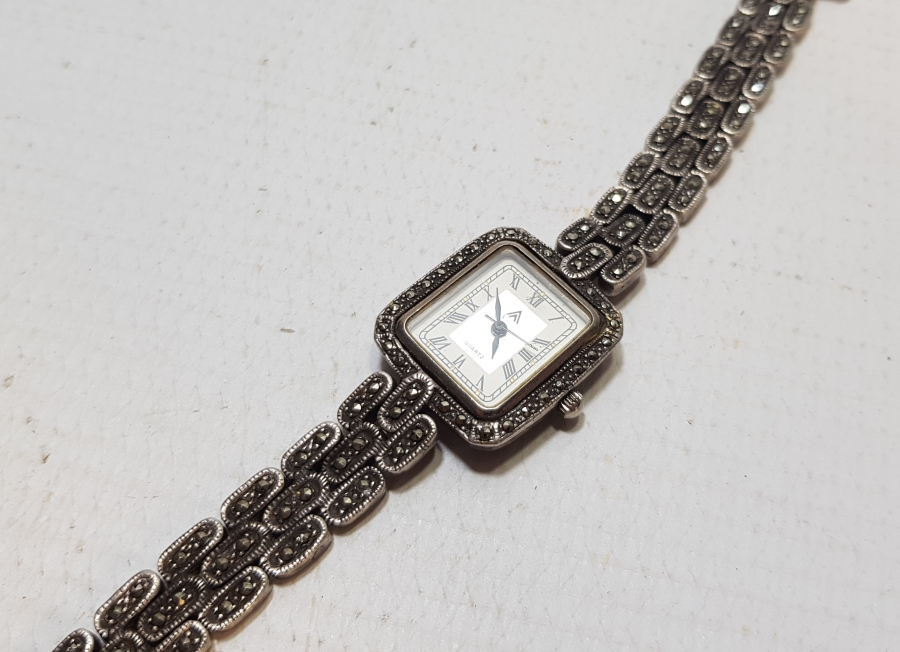 MARGAZİT TAŞLI GÜMÜŞ KOL SAATİ