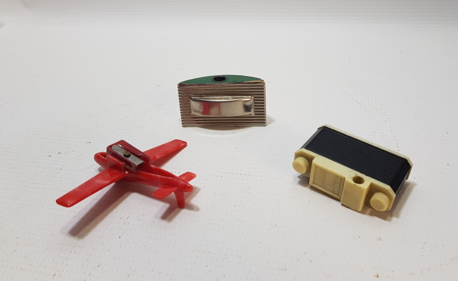 FARKLI ŞEKİLLERDE YAPILMIŞ 3 ADET ANTİKA KALEMTRAŞ