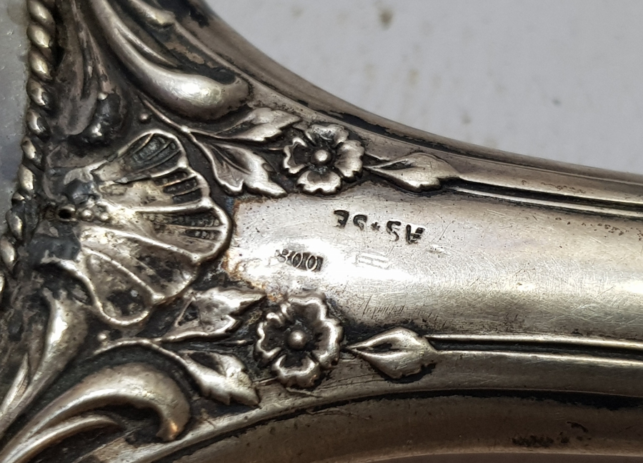 KABARTMA İŞÇİLİKLİ ANTİKA GÜMÜŞ BÜYÜK BOY EL AYNASI