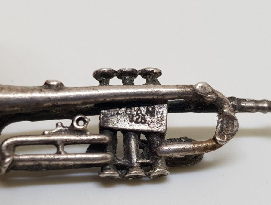 TROMPET FORMUNDA YAPILMIŞ GÜMÜŞ KOLYE UCU