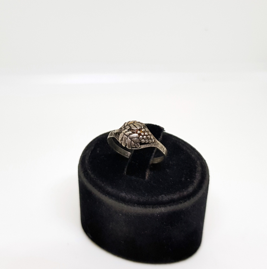 ÜZÜM SALKIMI FORMLU KABARTMA İŞÇİLİKLİ GÜMÜŞ YÜZÜK