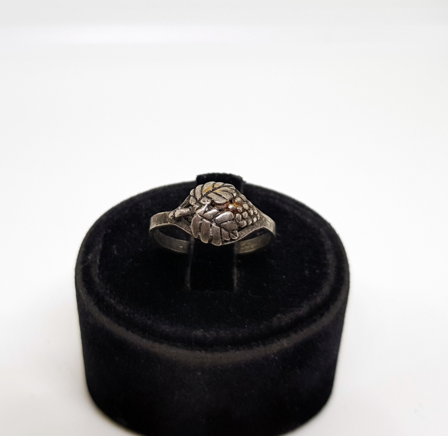 ÜZÜM SALKIMI FORMLU KABARTMA İŞÇİLİKLİ GÜMÜŞ YÜZÜK