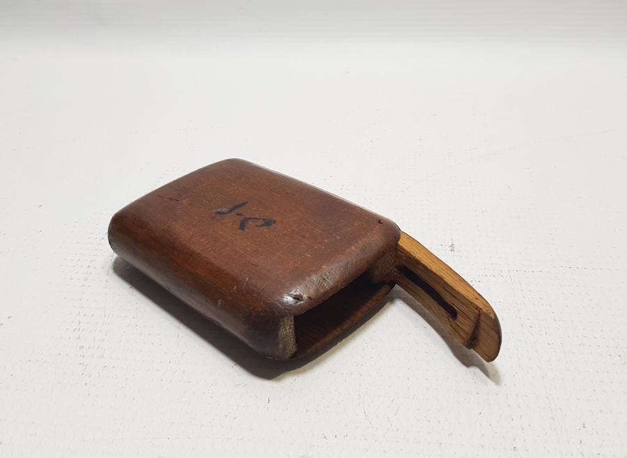 ÜZERİ OSMANLICA YAZILI OSMANLI DÖNEMİ AHŞAP SİGARA TABAKASI