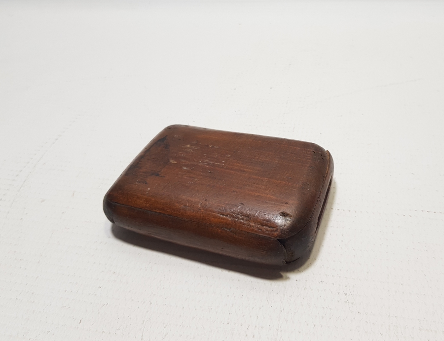 ÜZERİ OSMANLICA YAZILI OSMANLI DÖNEMİ AHŞAP SİGARA TABAKASI