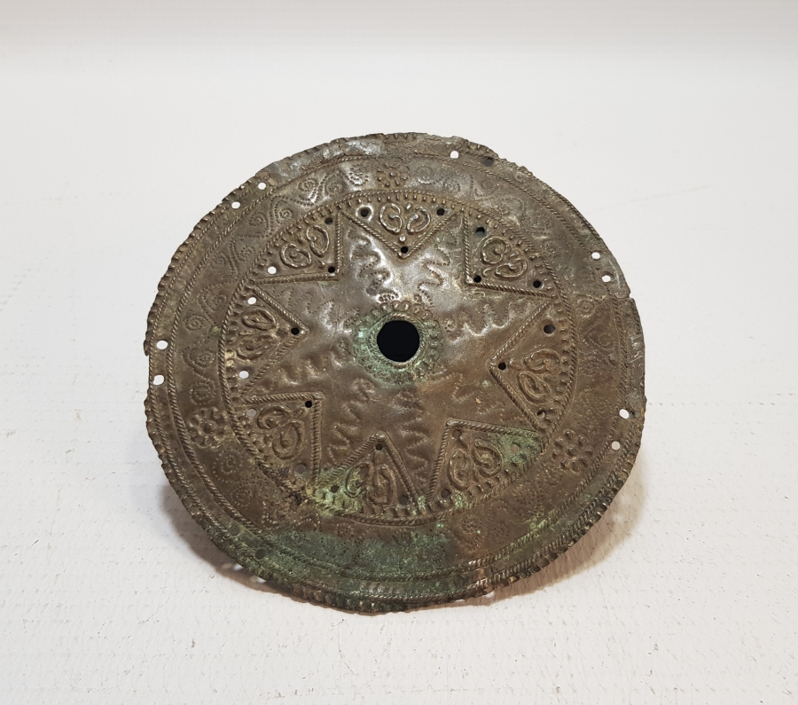 ÜZERİNDE 8 KÖŞELİ OSMANLI YILDIZI BULUNAN OSMANLI DÖNEMİ KABARTMA İŞÇİLİKLİ GELİN TEPELİĞİ