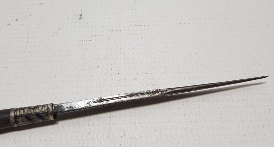 SAVAT İŞÇİLİKLİ VE BOYNUZ SAPLI RUMCA YAZILI NADİR SÜRMENE KAMA