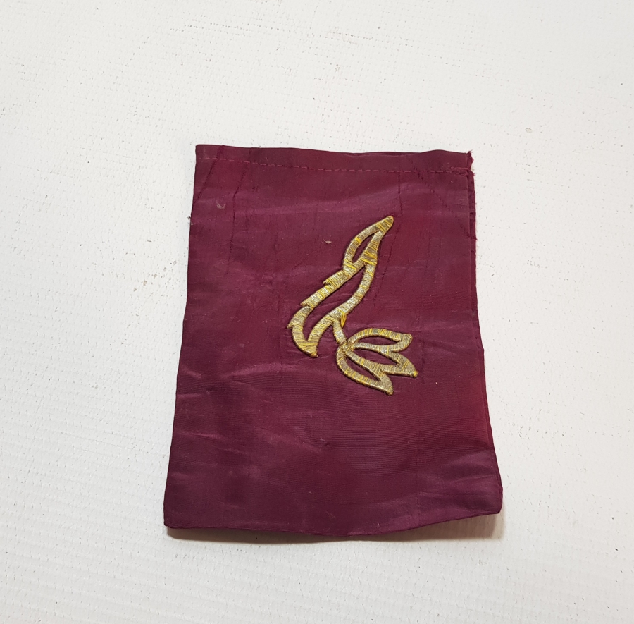 SIRMA İŞÇİLİKLİ KUMAŞTAN YAPILMIŞ KESE