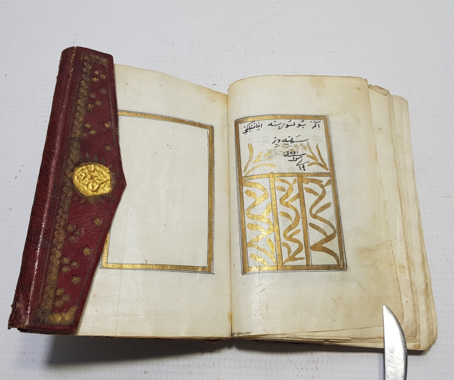 OSMANLI DÖNEMİ ORİJİNAL ALTIN VARAKLI CİLDİNDE EL YAZMA KUR'AN-I KERİM MUSHAFI