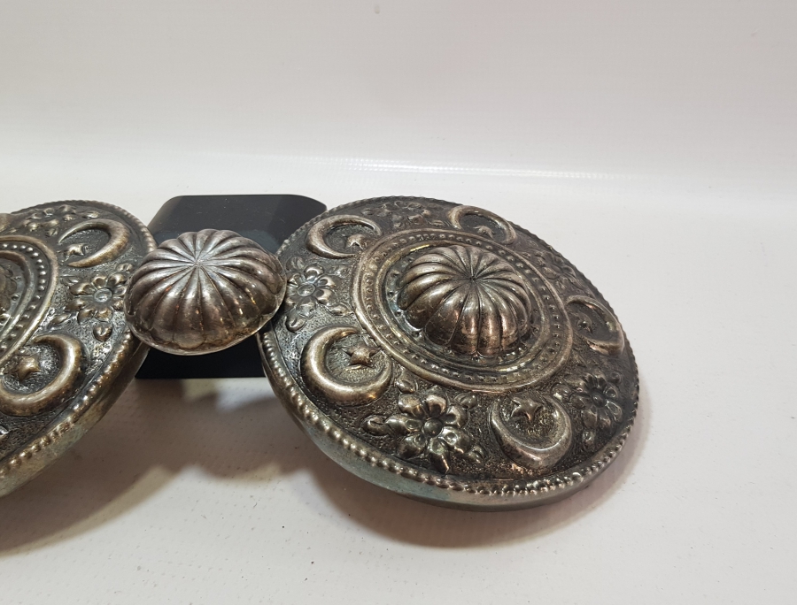 OSMANLI DÖNEMİ KABARTMA İŞÇİLİKLİ VE ÜZERİ AY YILDIZLI GELİN KEMERİ